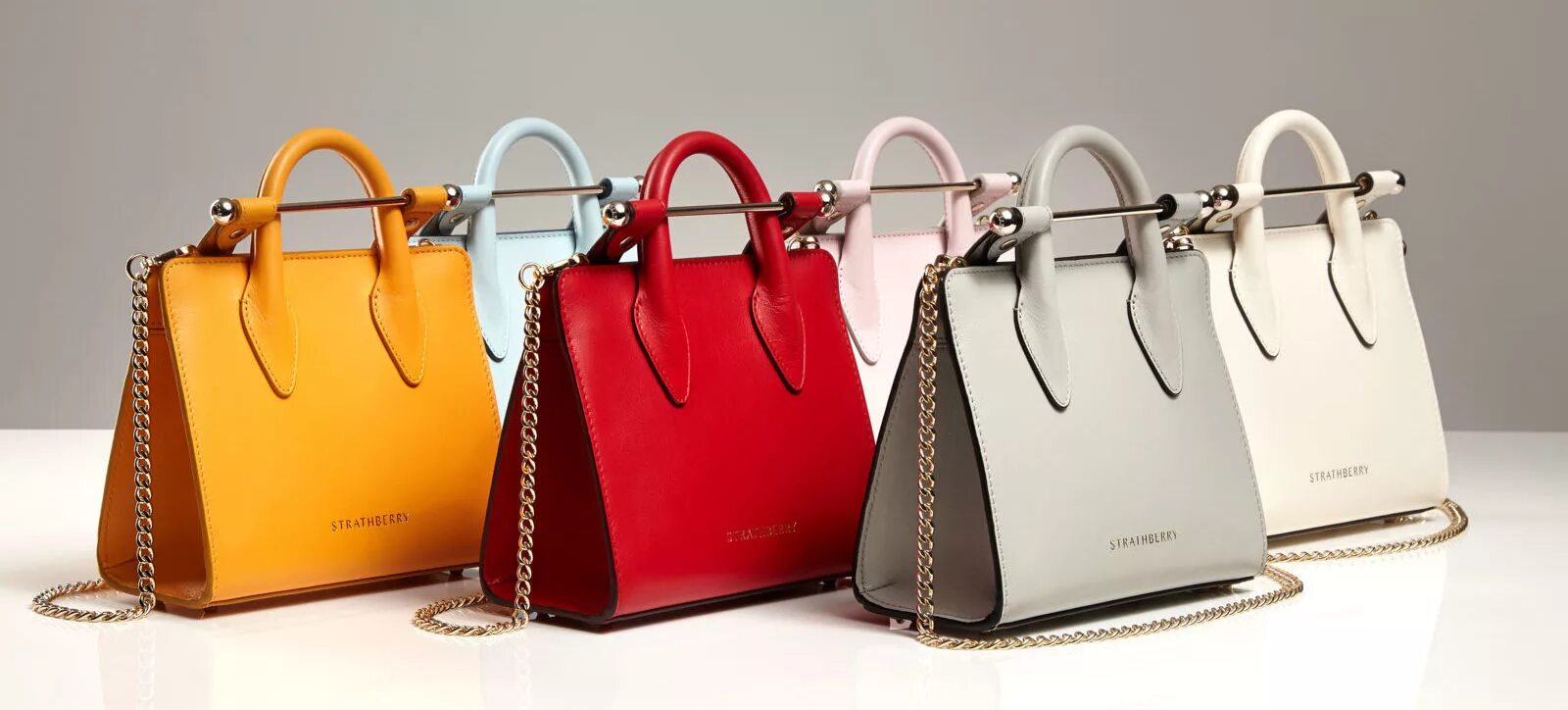They new bags. Шоппер на природе. They new bags. Модные сумки. Сумка strathberry.