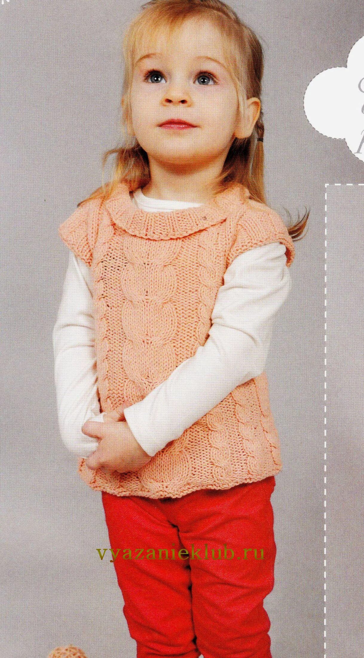 Связать жилетку девочке 3 лет. Вязаный жилет для девочки. Вязаная жилетка для девочки. Безрукавка для девочки спицами 2-3 года. Вязаная безрукавка для девочки.