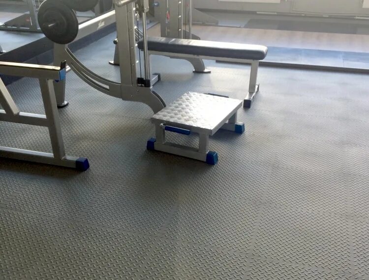 Amz kutno. Защитное полимерное покрытие пола. Брдм 2 польский. Броневик zubr. Боевая машина бмп.