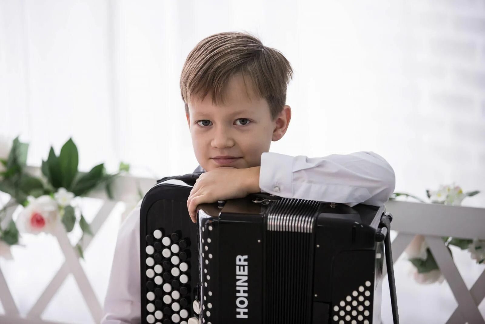 Наиль сагдиев баянист. Талантливые дети аккордеонисты. Ребенок играет на аккордеоне. Егор вологжанин аккордеонист. Дмитрий ергин баянист.