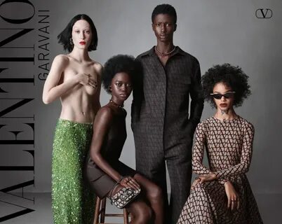 Valentino 擁 抱 多 元 時 裝 創 意.與 十 位 當 紅 造 型 師 合 作 打 造"Unboxing Valentino&q...