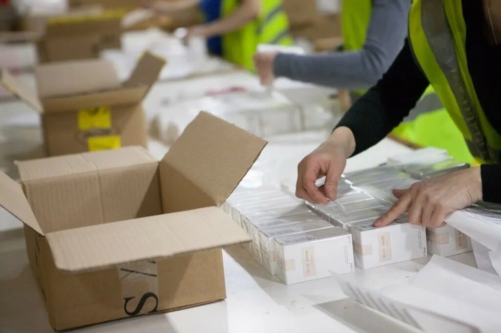 Упаковщик товаров. Работа сортировка упаковка. Склад. Стикеровка товара на складе. Опыт работы комплектовщиком.