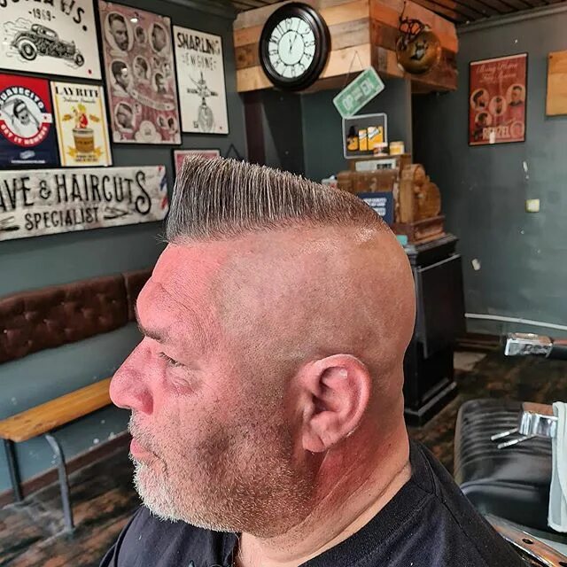 барбершоп олд скул. Older barbershop южно-сахалинск. Old school barbershop. Old school барбершоп. Old school барбершоп.