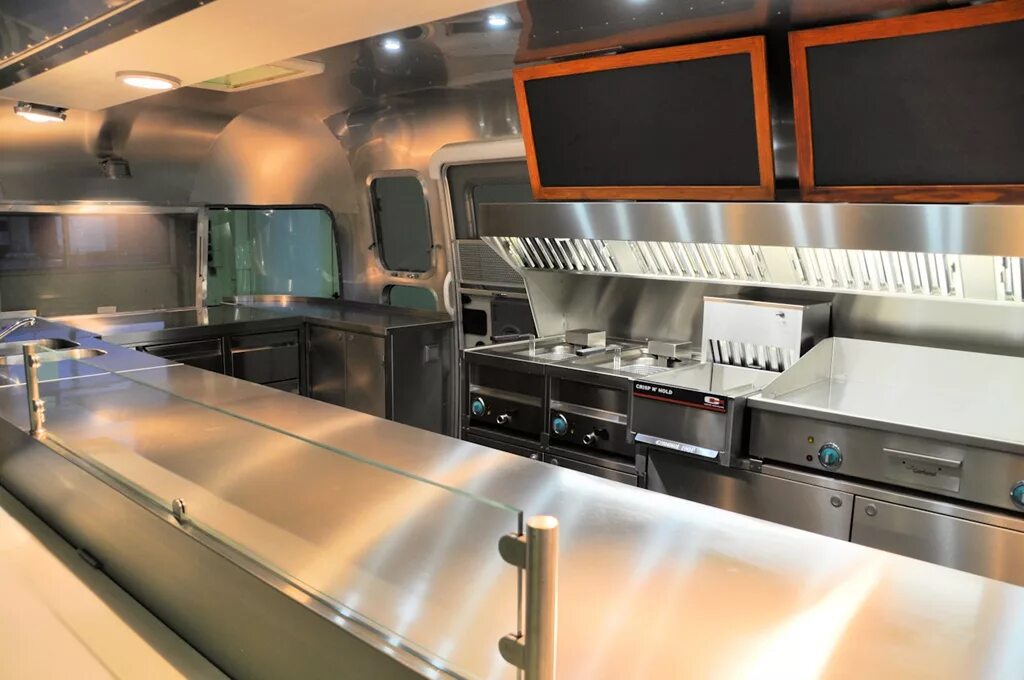 Кухни фото в машине Interior Design Ideas Kitchen Diner #livingroomideas Food truck interior, Food t