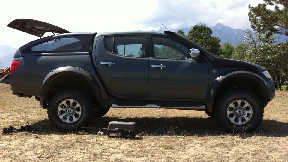L200 бензин. Nissan l200. mitsubishi l200. mitsubishi l200 лифтованный. митсубиси л200.