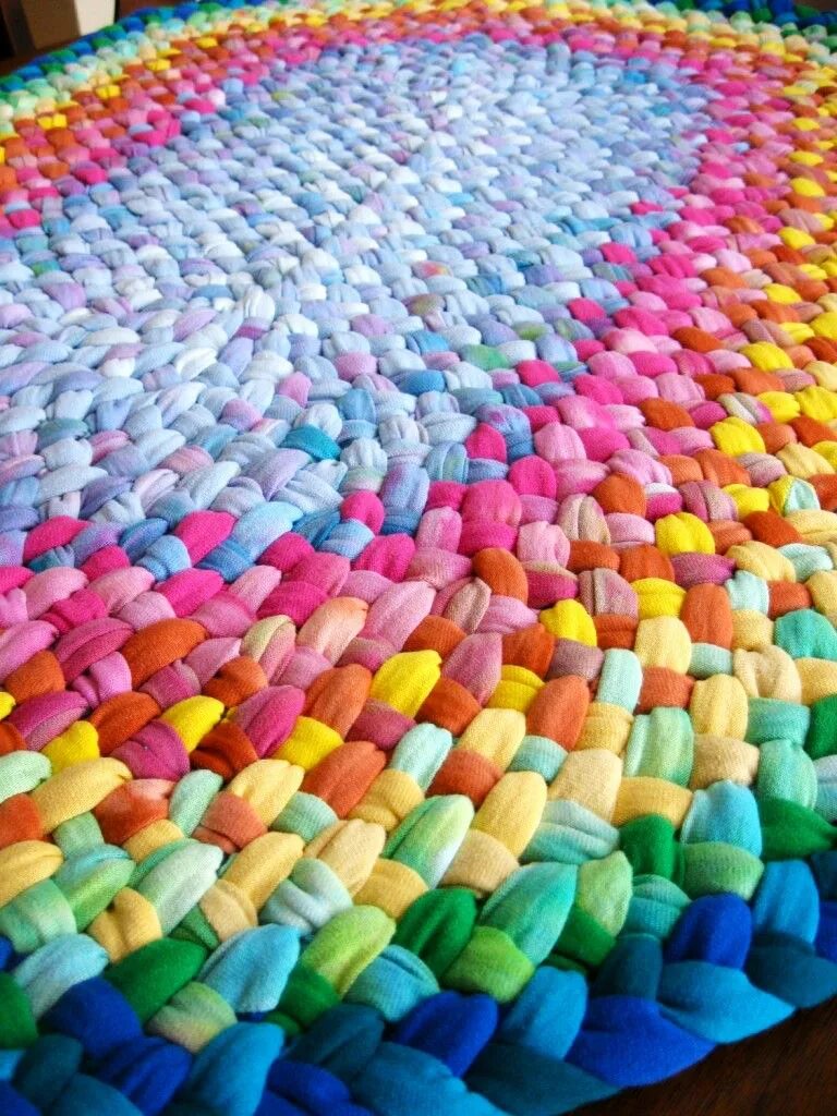 Коврик из лоскутов ткани. Поделки из тряпок. Поделки из тряпок. Коврик из лоскутов ткани. Коврик из ненужных вещей.