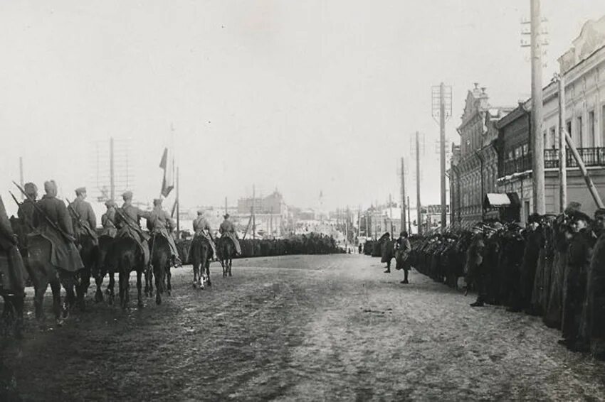екатеринбург в 1918 году. щепная площадь екатеринбург. екатеринбург в годы революции и гражданской войны. белые в екатеринбурге в 1918. екатеринбург 1919 г.