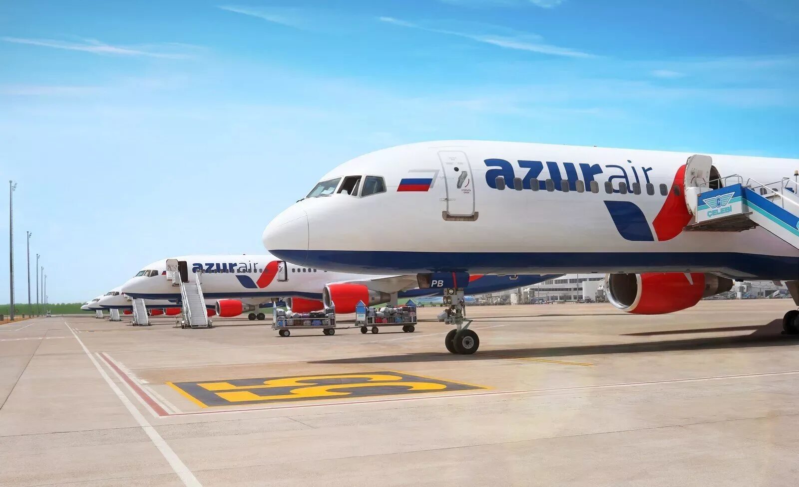 Компания azur. Азур Эйр самолеты. Самолет авиакомпании Азур АИР. Самолёт Азур Эйр 767-300. Чартер Азур Эйр самолет.