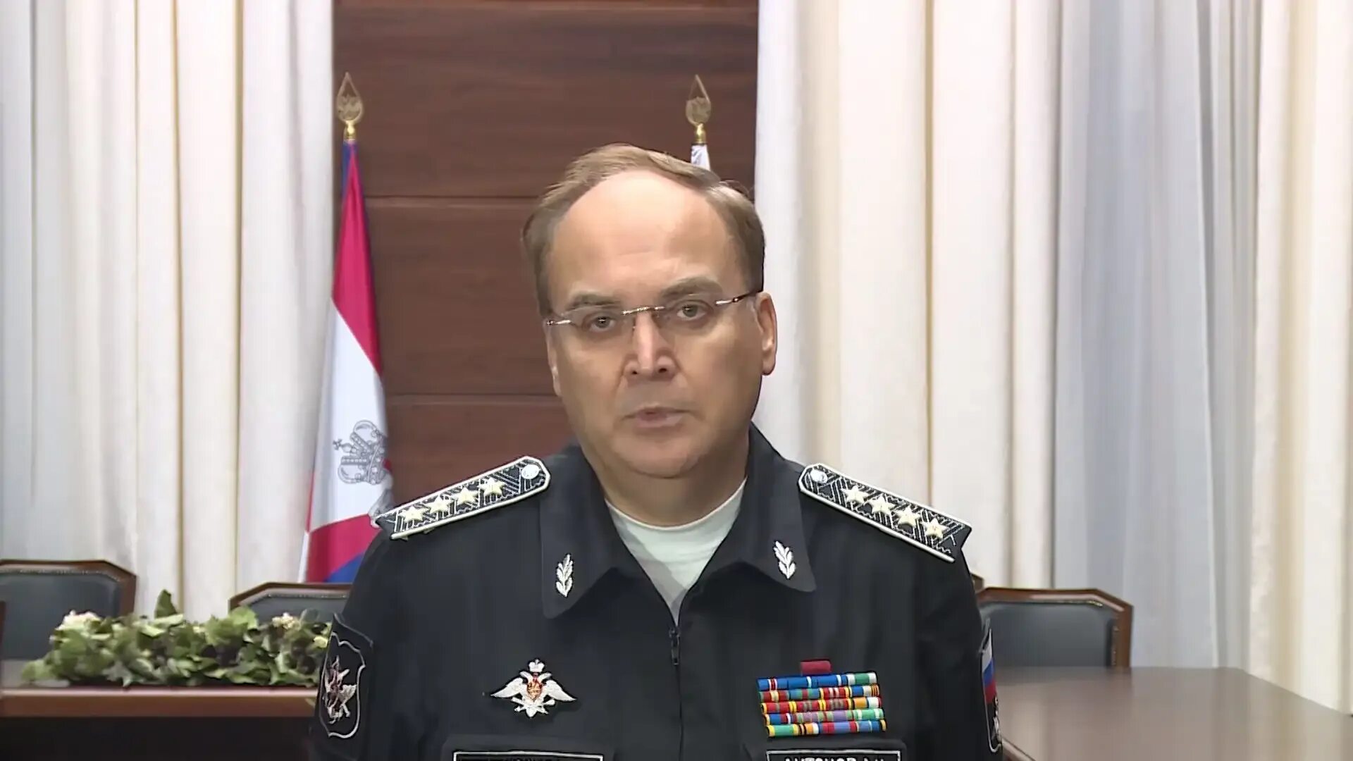 Заместитель министра обороны Антонов.