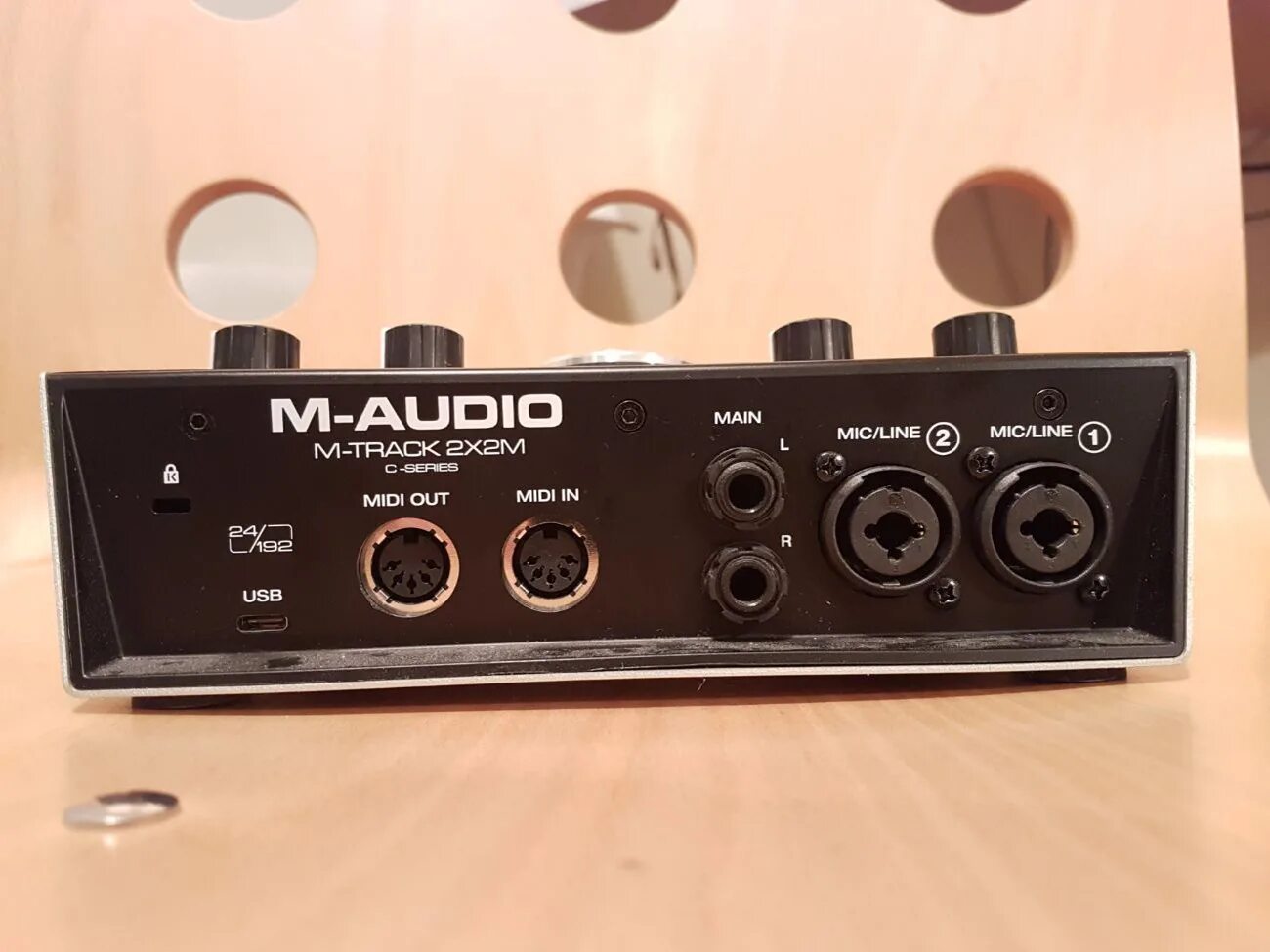 M Audio m track 2x2. M-Audio звуковая m-track 2. Аудиокарта m Audio m track. Внешняя звуковая карта m Audio m track 2. M track com