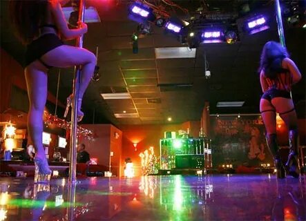 Клубтағы жалаңаш стриптиз: бейне және фотолар