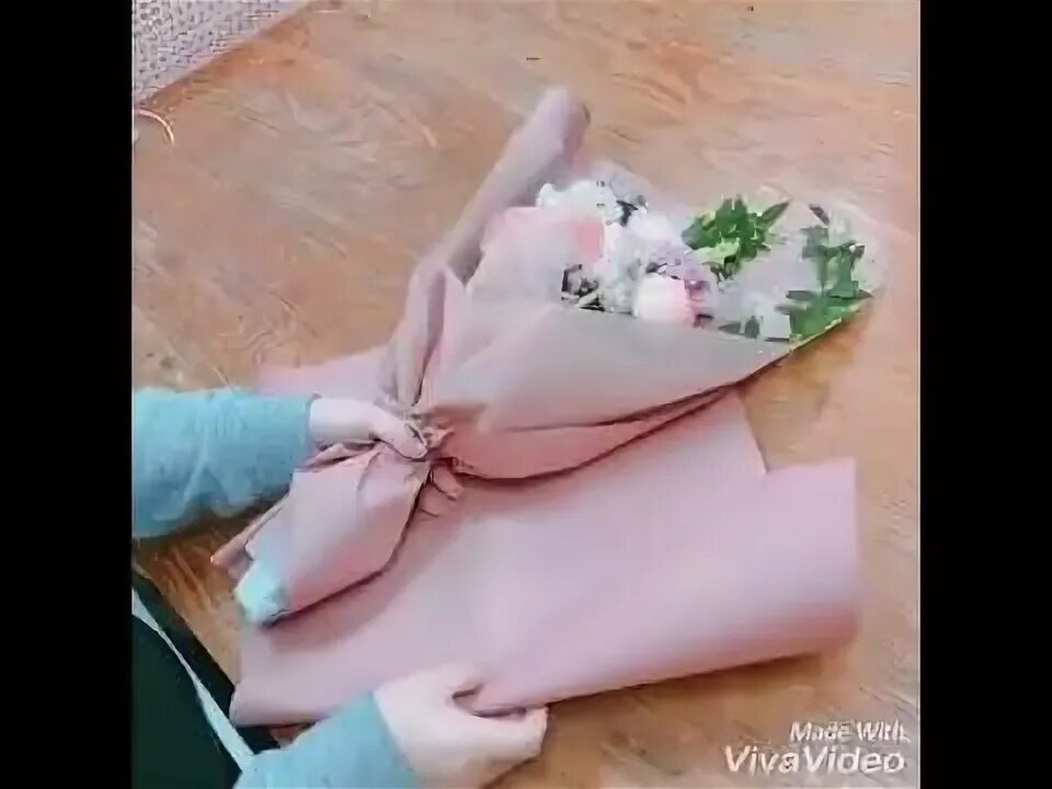 Как запаковать букет в бумагу пошаговое фото Картинки КАК КРАСИВО УПАКОВАТЬ БУКЕТ ТЮЛЬПАНОВ В БУМАГУ