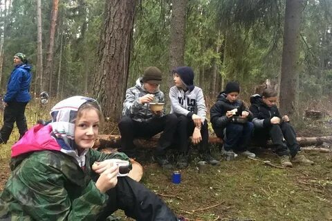 Школьники в лесу