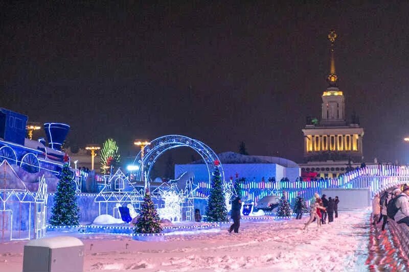 Парк вднх москва зима. Вднх зимой 2022. Вднх в москве зимой. Парк вднх 2021. Каток на вднх 2022.
