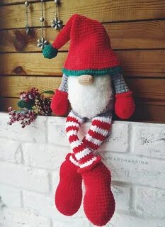 Плюшевый гномик крючком