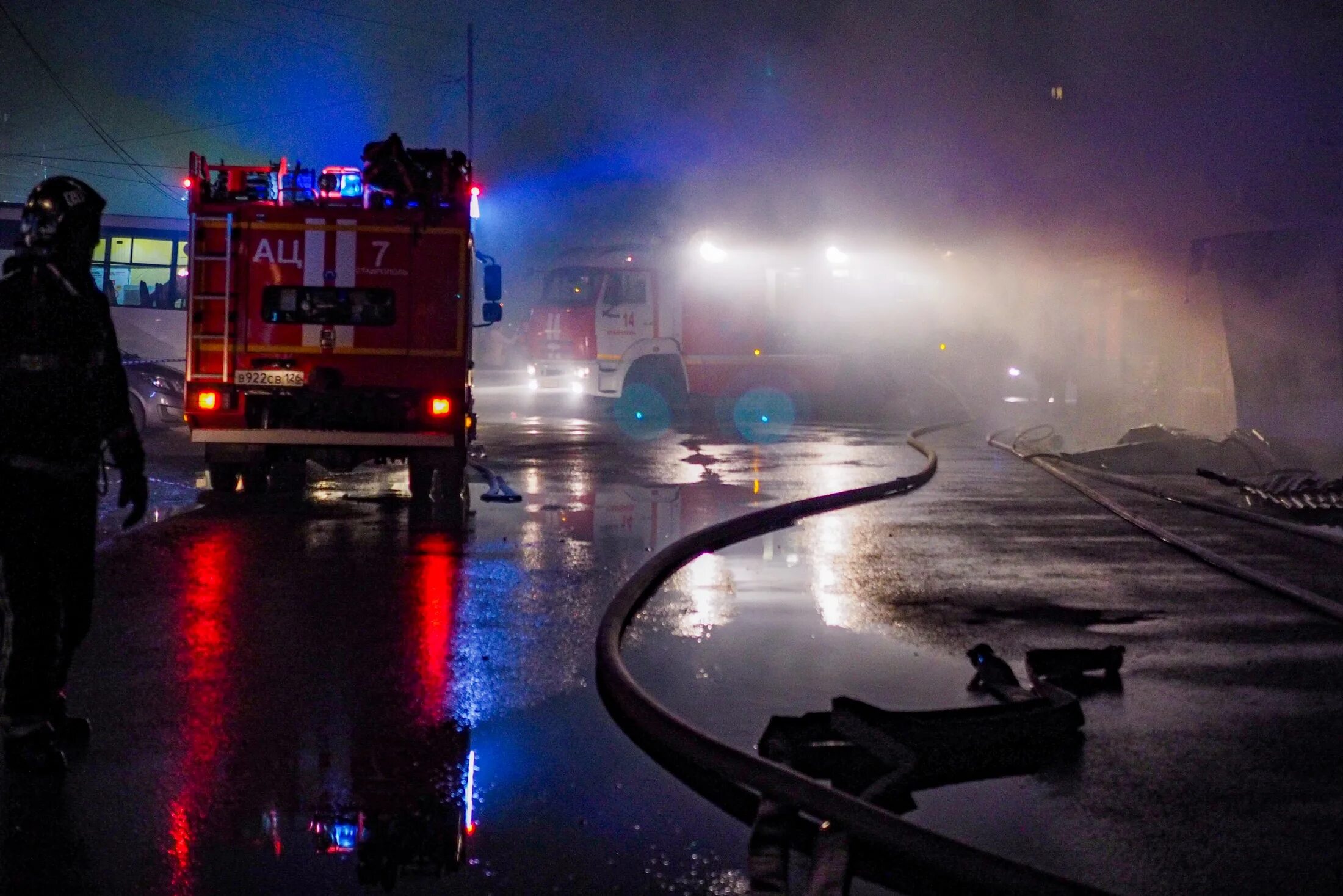 Пожар в ставрополе 2022. Пожар ставрополь сейчас. Пожар на улице комсомольская. Пожар в ставрополе. Пожар на доваторцев ставрополь 7 мая 2023.