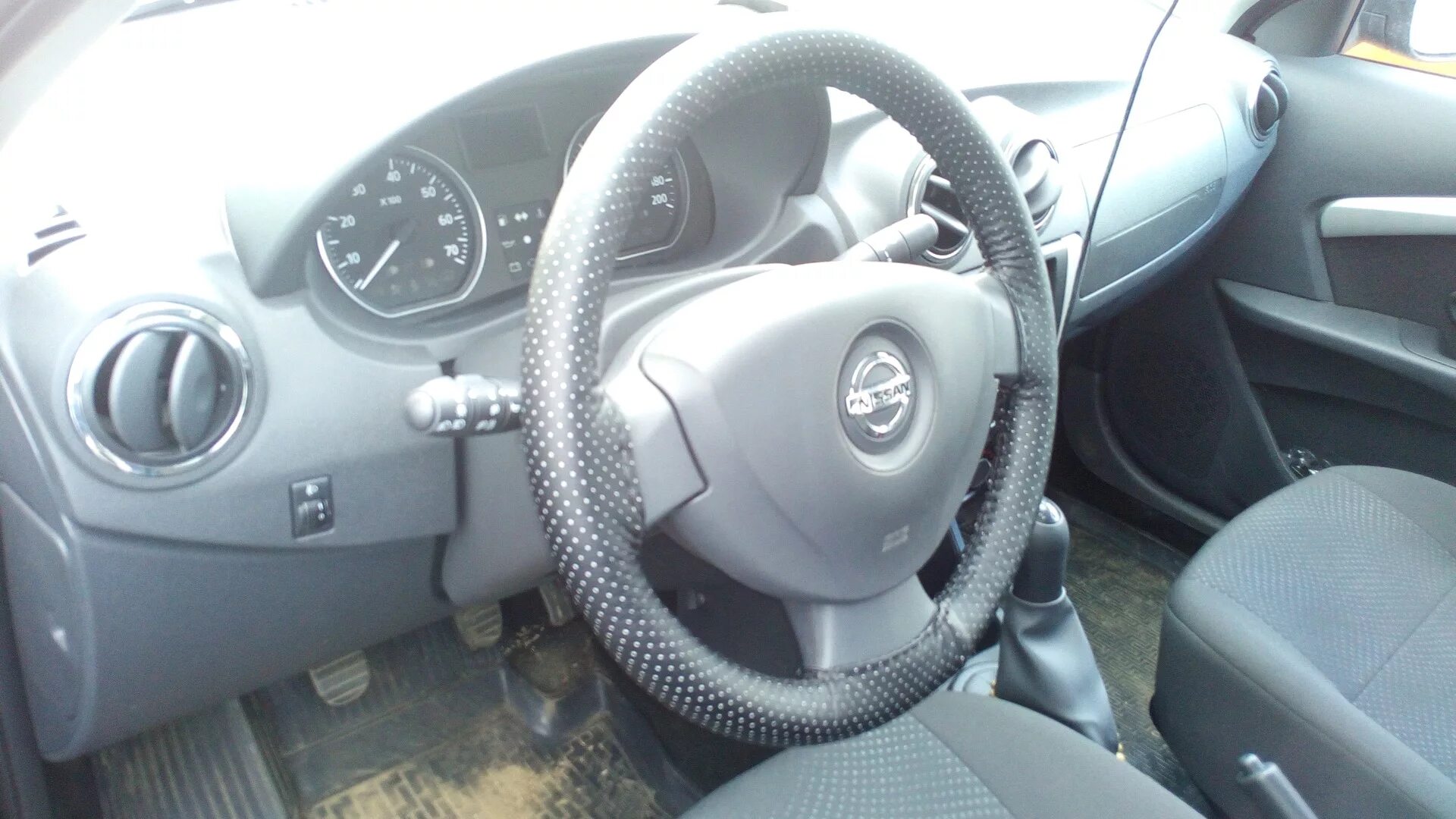 Nissan almera g15 руль от весты. Оплетка на руль ниссан альмера н16. Руль альмера g15. Оплетка на руль ниссан альмера g15. Перетяжка руля nissan almera g15.