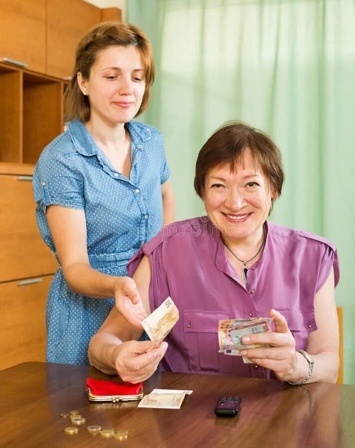 Забрали квартиру. Реализованная девушка. Родители требуют квартиру. Продавец кухонь. Осмотр квартиры.