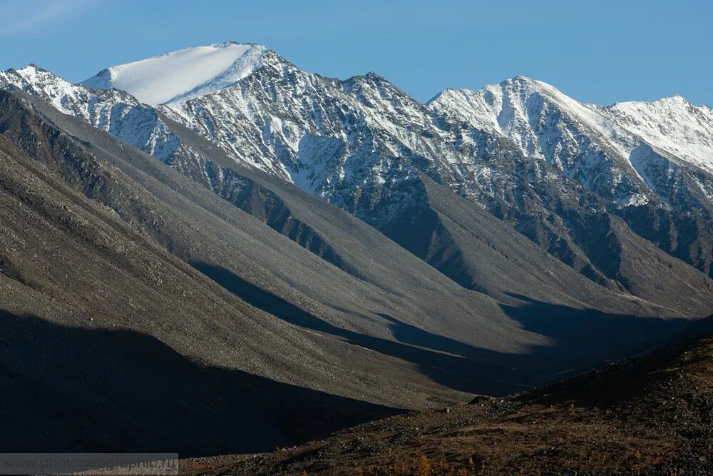 горы верхоянский хребет. валагинский хребет. верхоянские горные хребты. верхоянские горы якутии. верхоянские горы якутии.