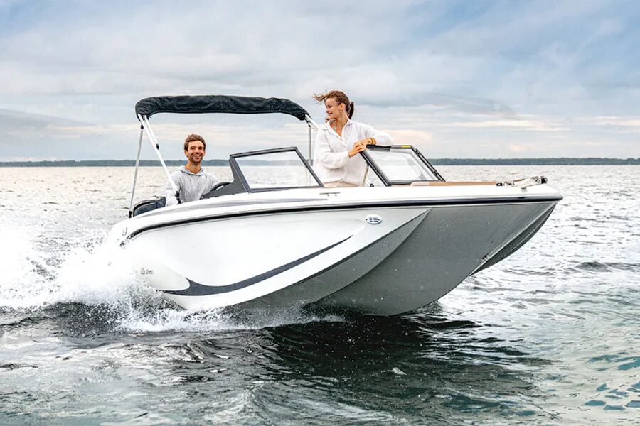 Катер Quicksilver. Quicksilver 525 Axess. Катер Quicksilver 470. Quicksilver лодка стеклопластиковая.