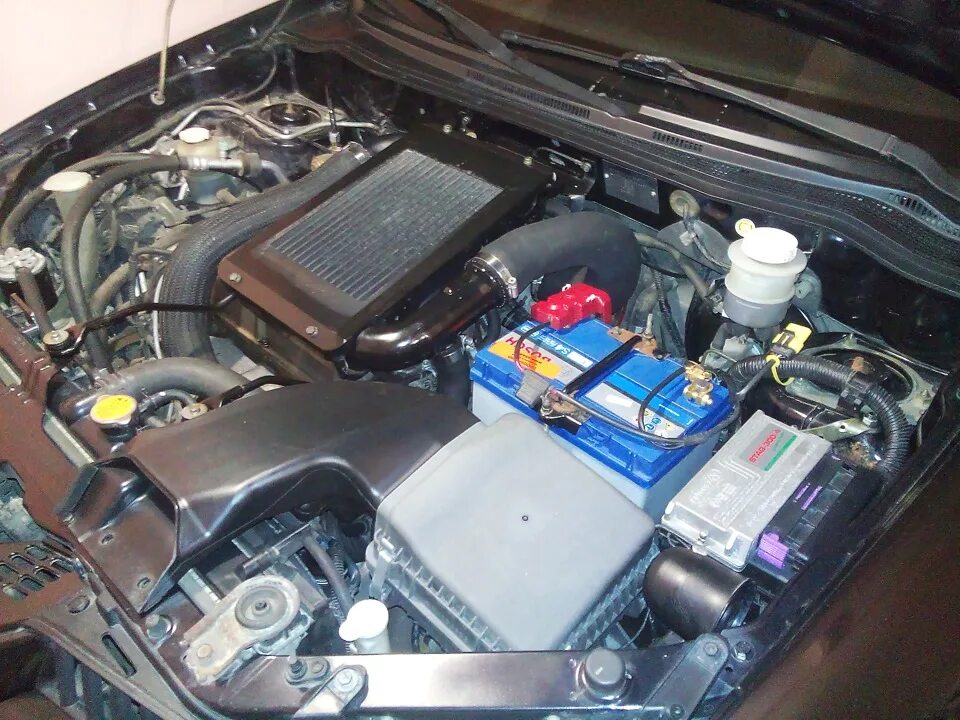Прошивка аутлендер. Mitsubishi outlander 2003 моторный отсек. аутлендер турбо подкапотное пространство. mitsubishi outlander 1 поколения моторный отсек. аутлендер 1 моторный отсек.