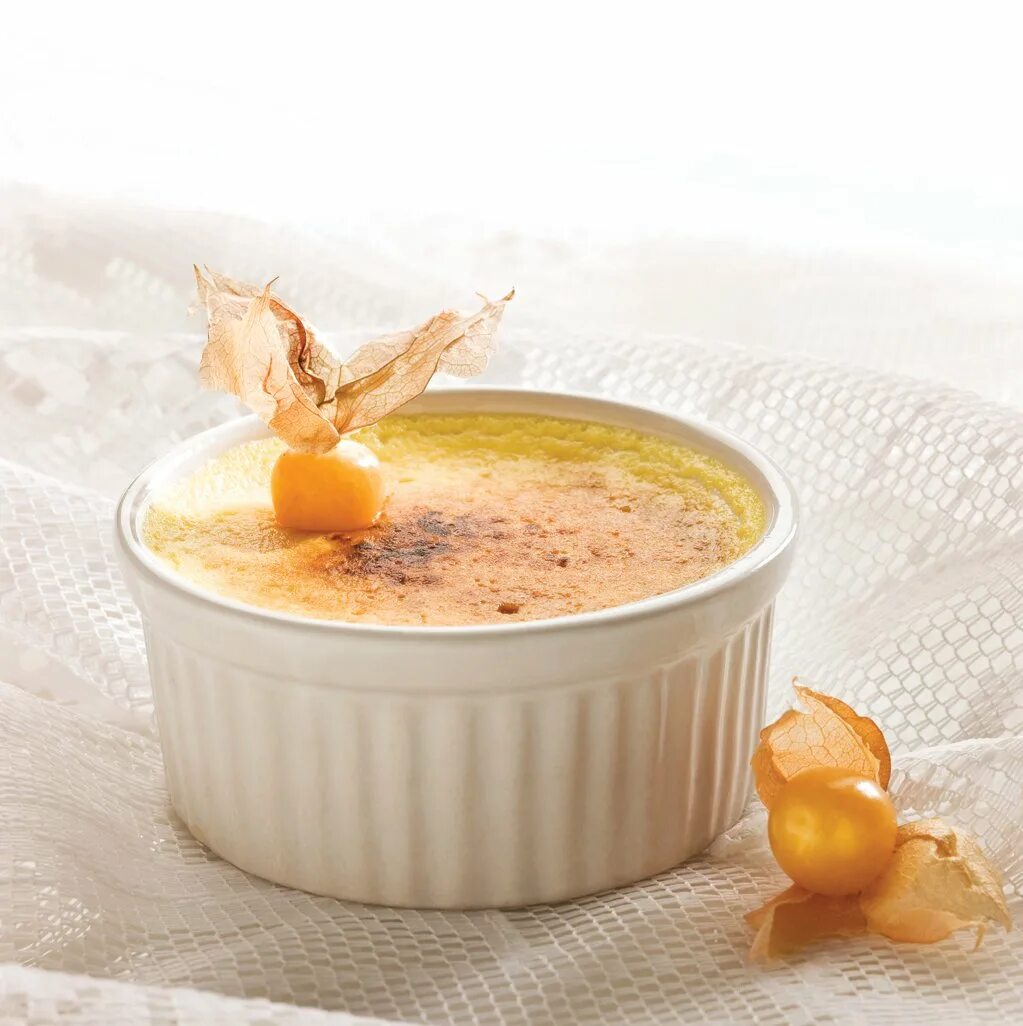 Крем брюле классический. Vanilla creme brulee. амели крем брюле. крем брюле франция. крем-брюле классический французский десерт.
