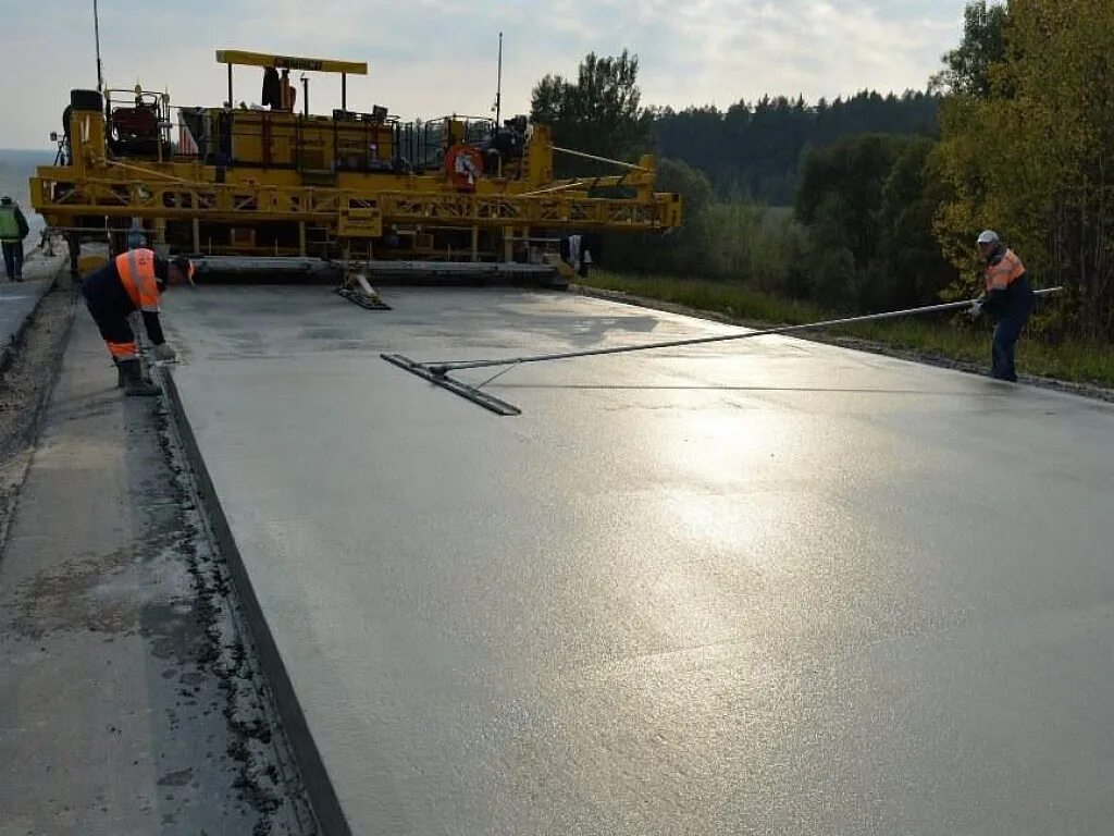 Цементобетонные дороги в России. Жесткий укатываемый цементобетон 200 мм. Цементобетонные покрытия автомобильных дорог. Покрытие дороги цементобетонных смесей.