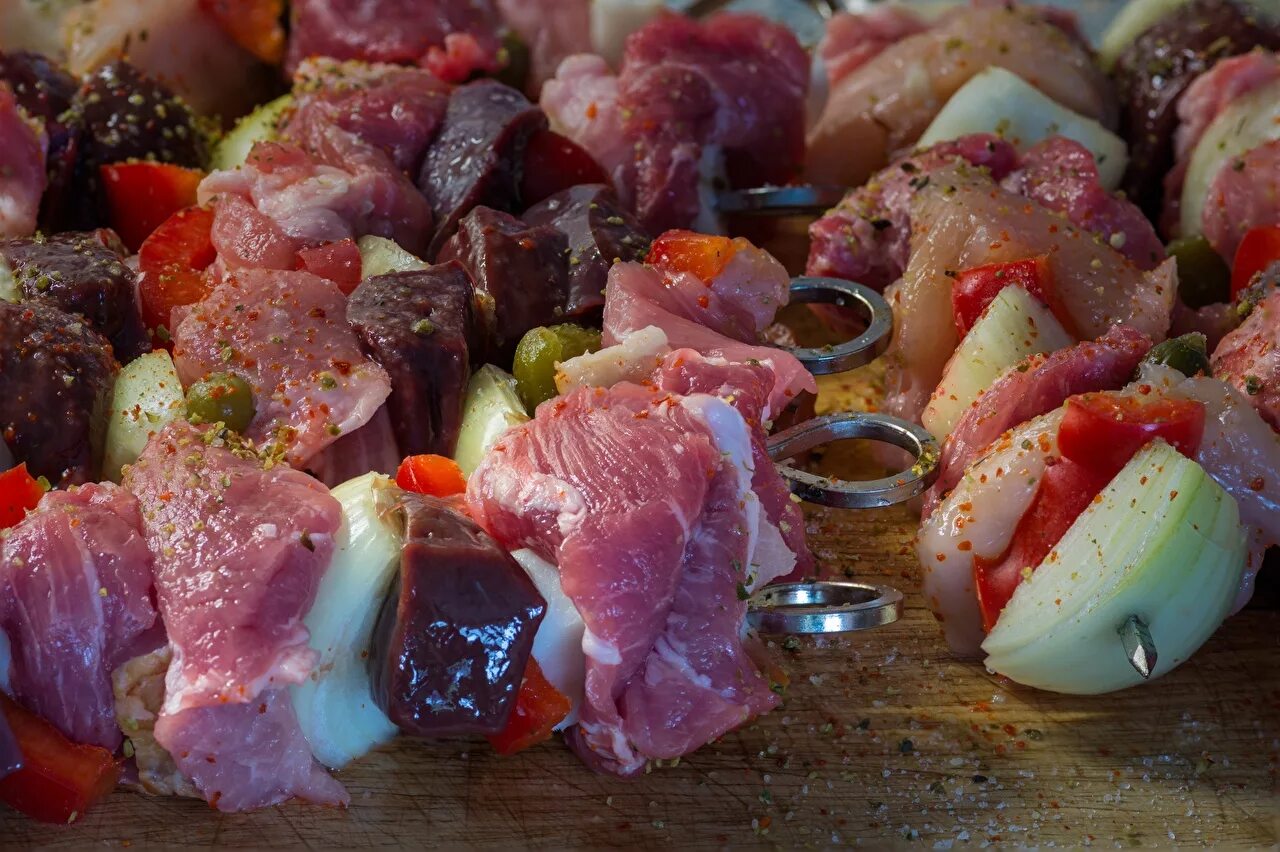 Как замочить шашлык из свинины. Шашлык. мясо для шашлыка. шашлык маринованный. маринад для шашлыка.