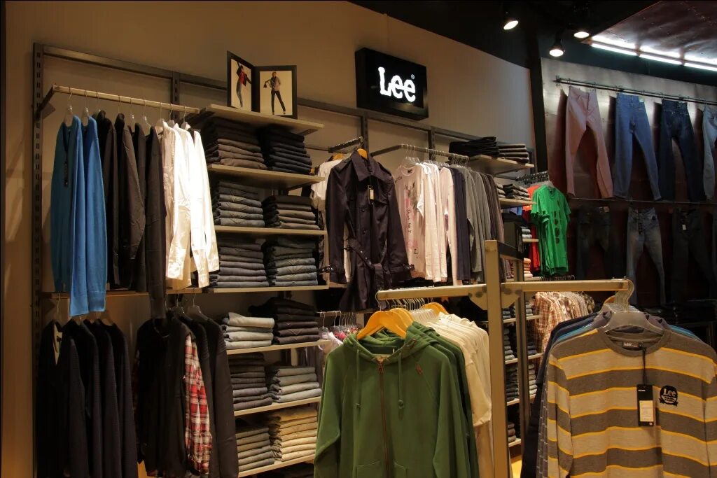 мужской отдел одежды. мерчандайзинг одежды. ассортимент магазина одежды. магазин одежды. работает ли магазины одежды.