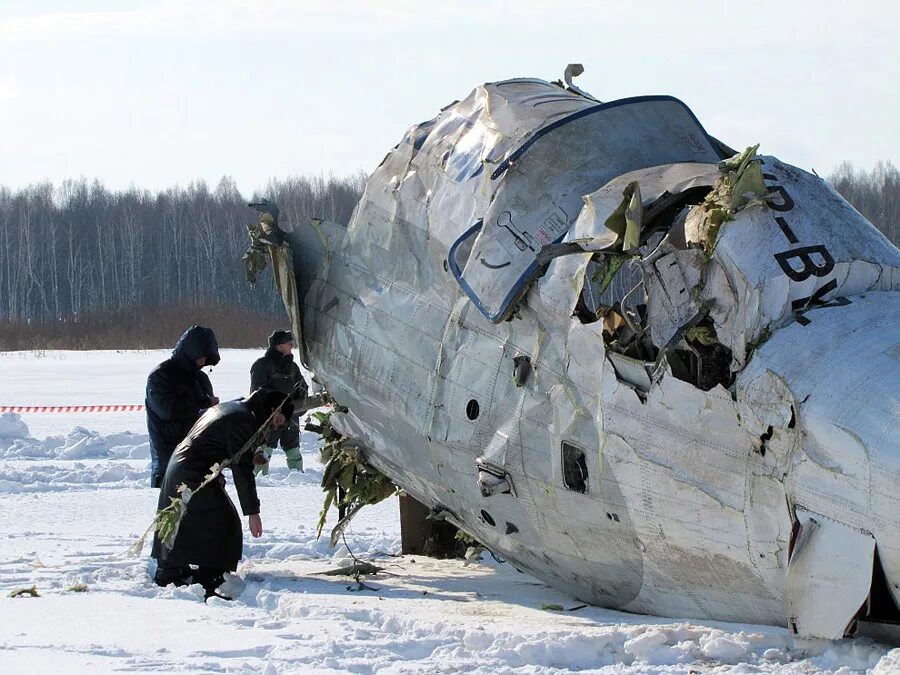 Авиакатастрофа 72. АТР-72 катастрофа в Тюмени. Авиакатастрофа ATR-72 под Тюменью. АТР 72 Тюмень авиакатастрофа.