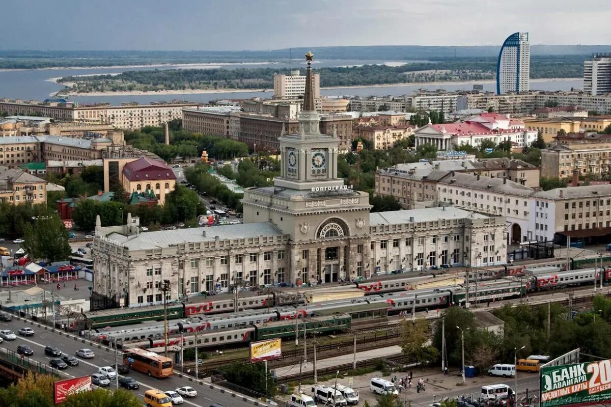 Волгоград это центр. Волгоград центр набережная. Волгоград центральная набережная волга. Волгоград центр. Улица казанская киров.