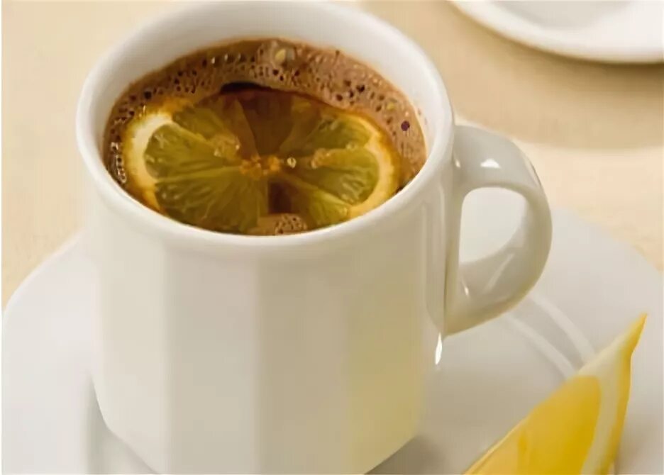 Кофе лимон и вода. Кофе с лимоном. Черный кофе с лимоном. Кофе с лимоном для похудения. Кофе и лимон для пахудени.