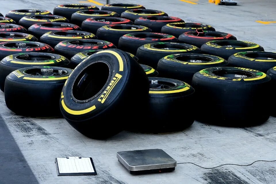 Pirelli f1. Pirelli f1 Tyres. Pirelli Formula 1. Покрышки Pirelli f1.