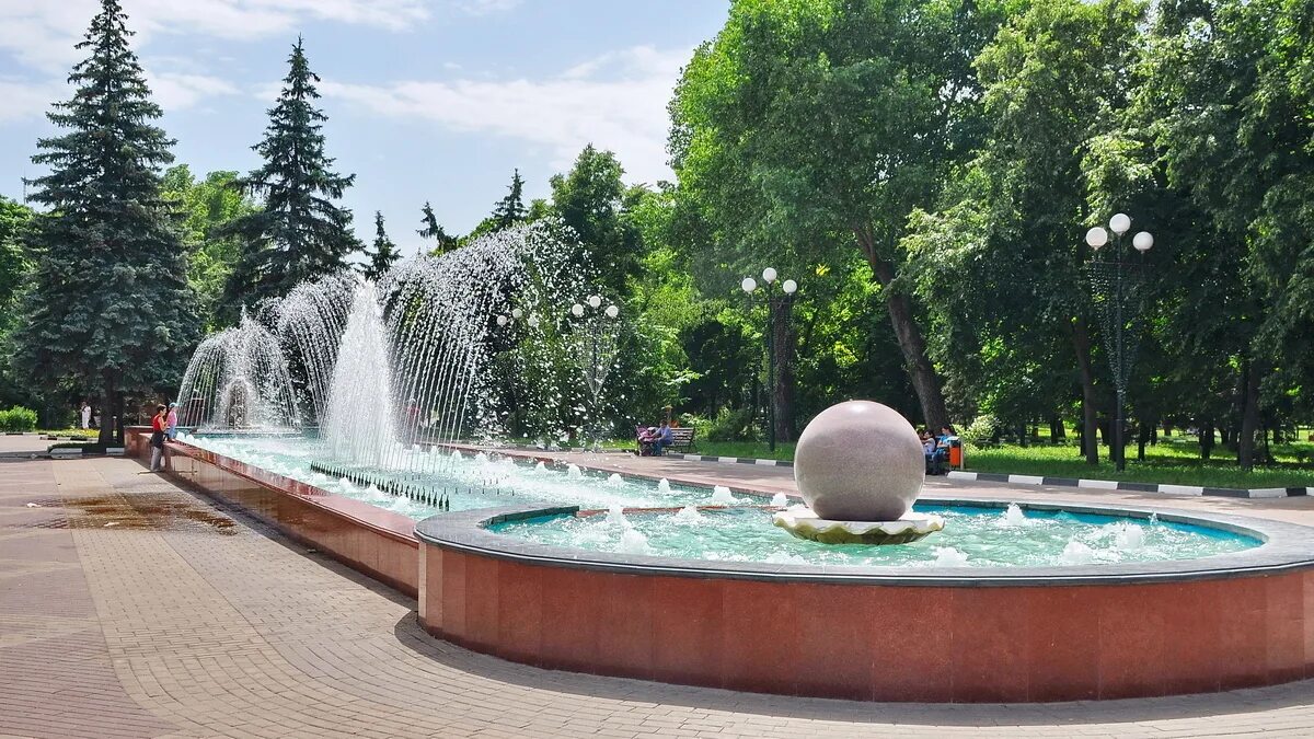 Лучшие в белгороде. Парк Победы Белгород. Парк Победы Белгород фонтан. Фонтан в парке Победы Белгород. Белгород парк Победы парк Победы.