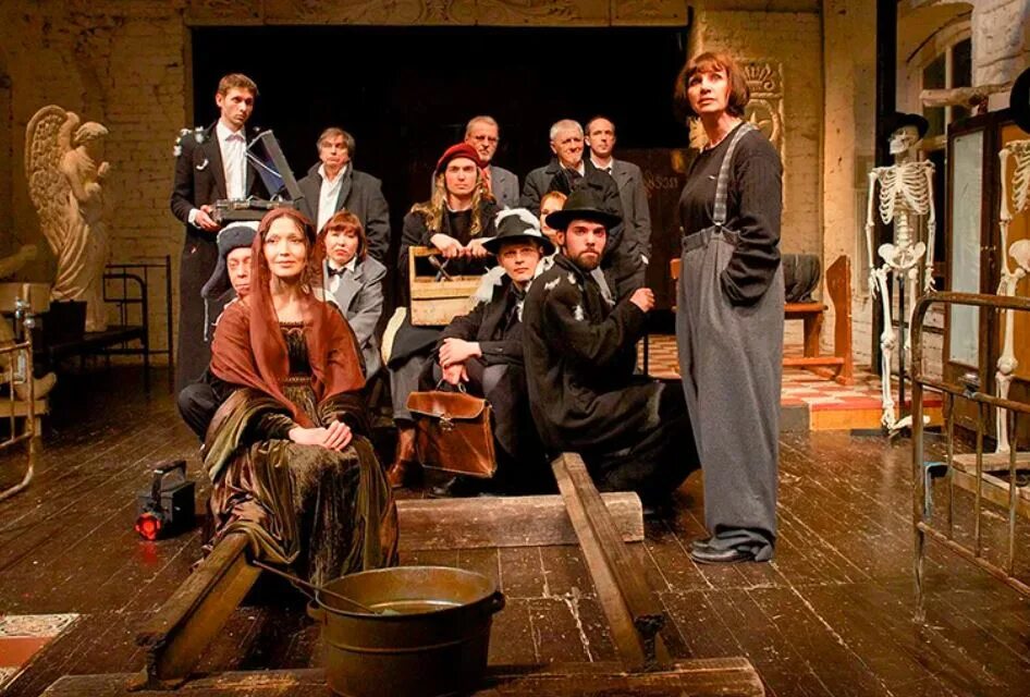 А. Театр студия человек. Милена цховреба я русский солдат. Фотосессия в театре. Люди в театре.