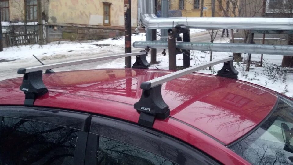 Установка багажника nissan qashqai. Багажник на крышу nissan qashqai. Багажник на крышу автомобиля ниссан жук 2012 года. Багажник на крышу ниссан тиида хэтчбек. Багажник на крышу nissan qashqai j10.