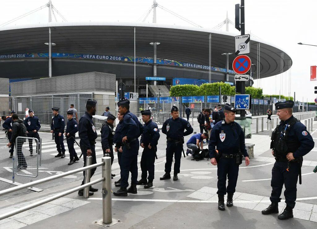Полиция на стадионе. Полиция на стадионах РФ. Охрана на футболе. Пост полиции на стадионе. Полиция стадион