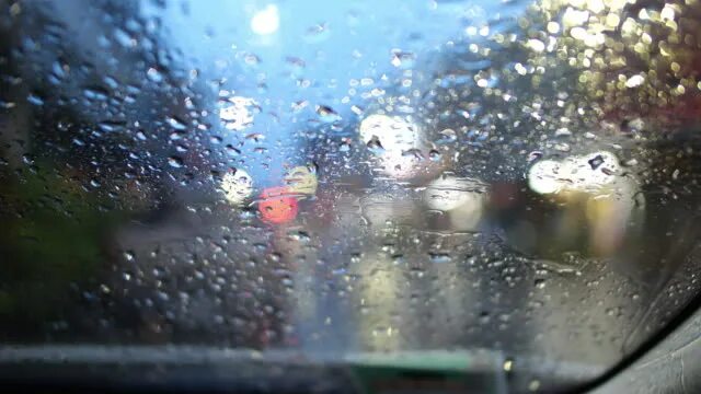 Запотевшее окно в машине. Песня дождь в лобовое. Антидождь нанопокрытие. Дождь через лобовое стекло. Мокрое лобовое стекло.