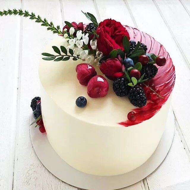 Декор торта ягодами и цветами Black & white čokoládová torta (Black & white chocolate cake) The Story of a C