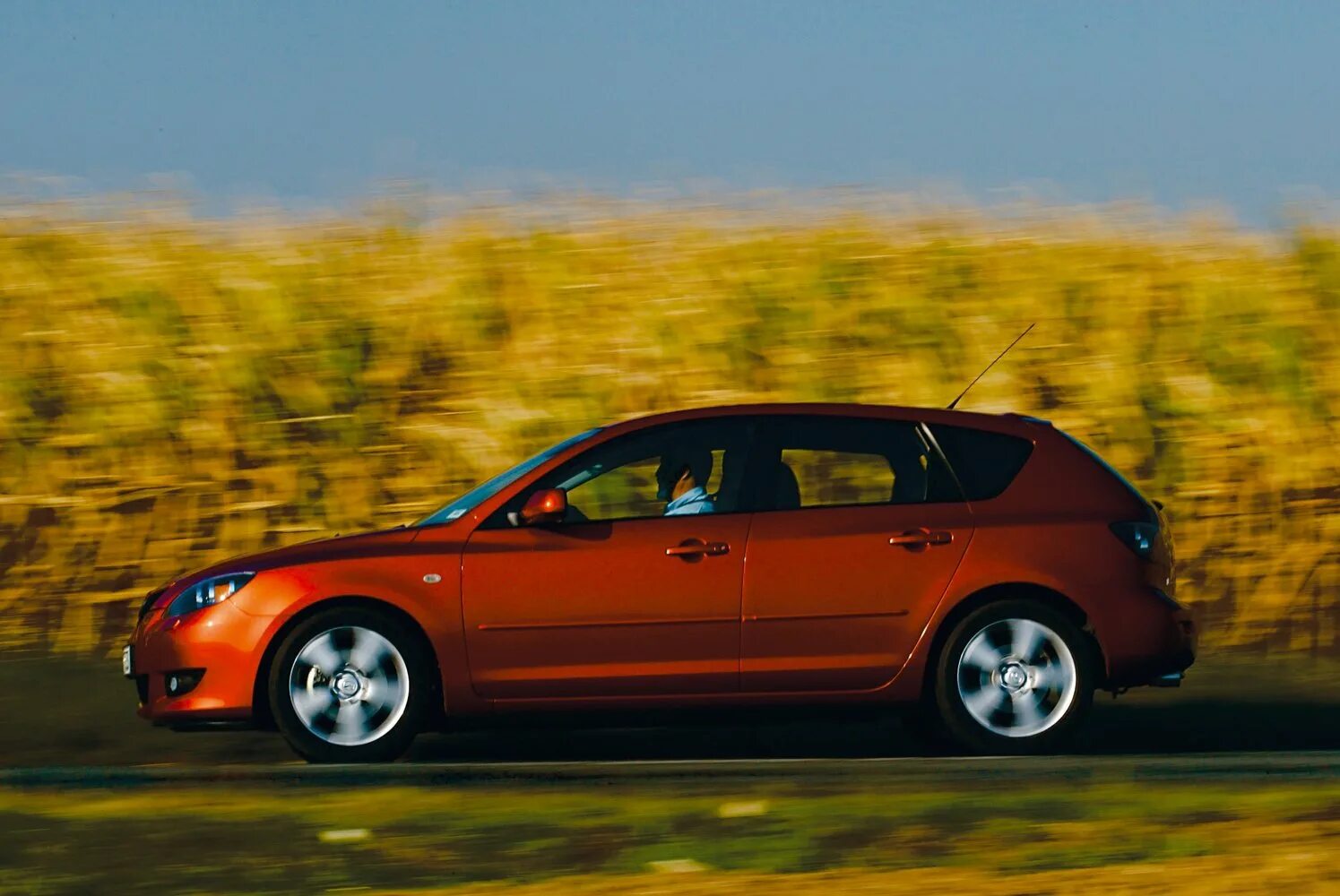 Мазда 3 л с. Мазда 3 хэтчбек 2003-2006. Mazda 3 BK. Мазда тройка хэтчбек 2003. Mazda 3 BK хэтчбек.