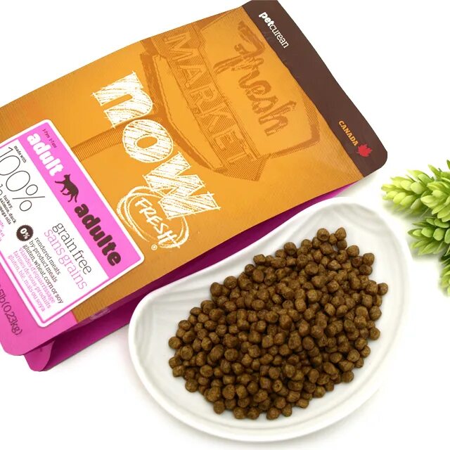 Вода сухой корм. Кошачий корм now fresh. корм now fresh для кошек гранулы. размер гранул now fresh. сухой корм для кошек мелкие гранулы.