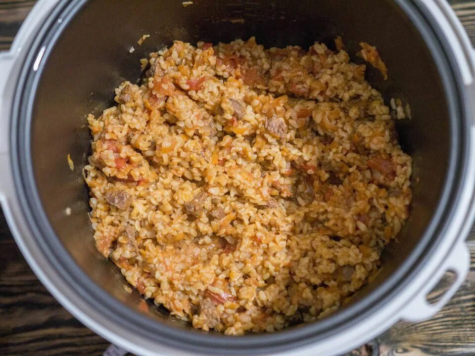 Рис с фаршем в мультиварке рецепты. Булгур с мясом. булгур с мясом в мультиварке. булгур с мясом и овощами в мультиварке. булгур с фаршем в мультиварке.