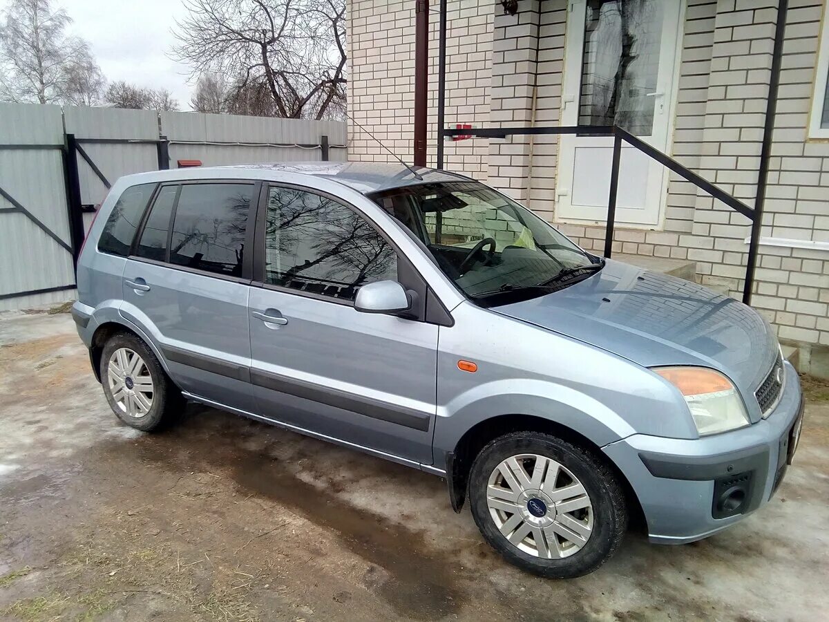 Купить форд великом новгороде. Форд Фьюжн пробег. Ford Fusion 1 Рестайлинг серебрянный. Форд Фьюжн старый кузов. Форт Фьюжин с пробегом.