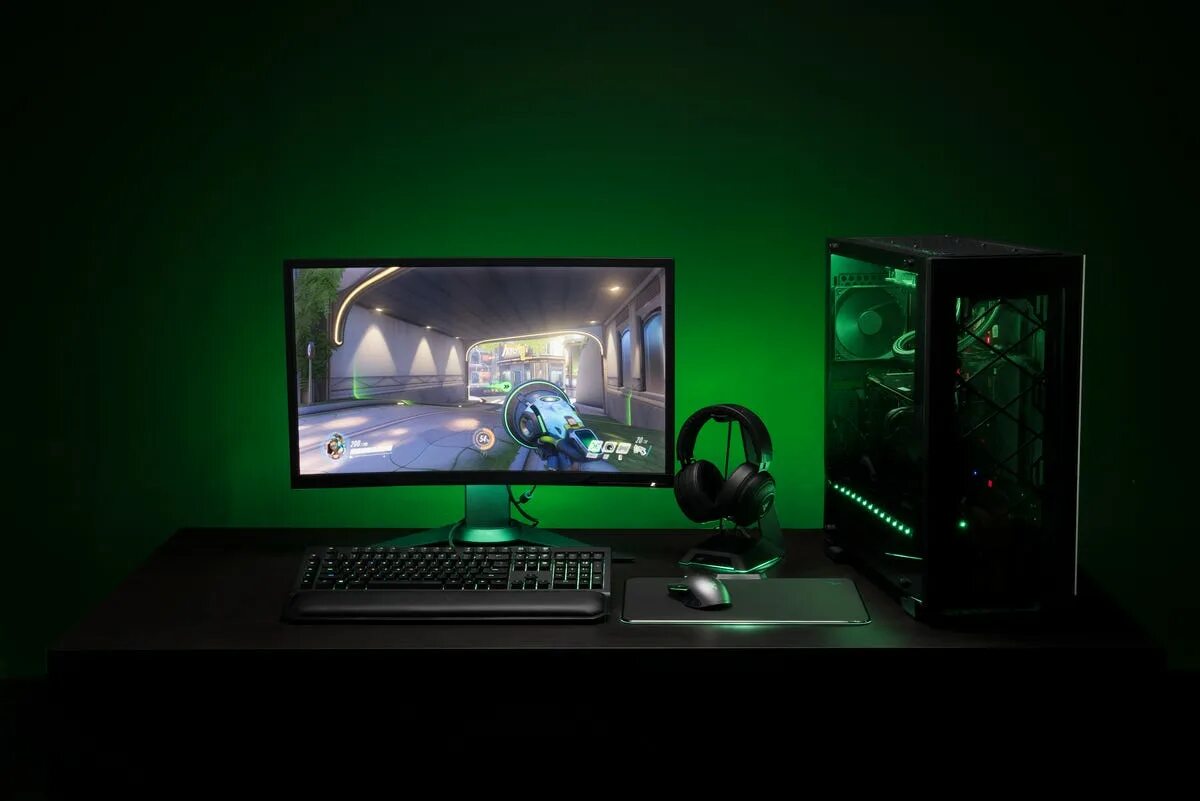 Компьютер ролик. Razer 4 пк. игровой компьютер рейзер игровой монитор razer. игровой сетап razer. игровой компьютер razer белый.