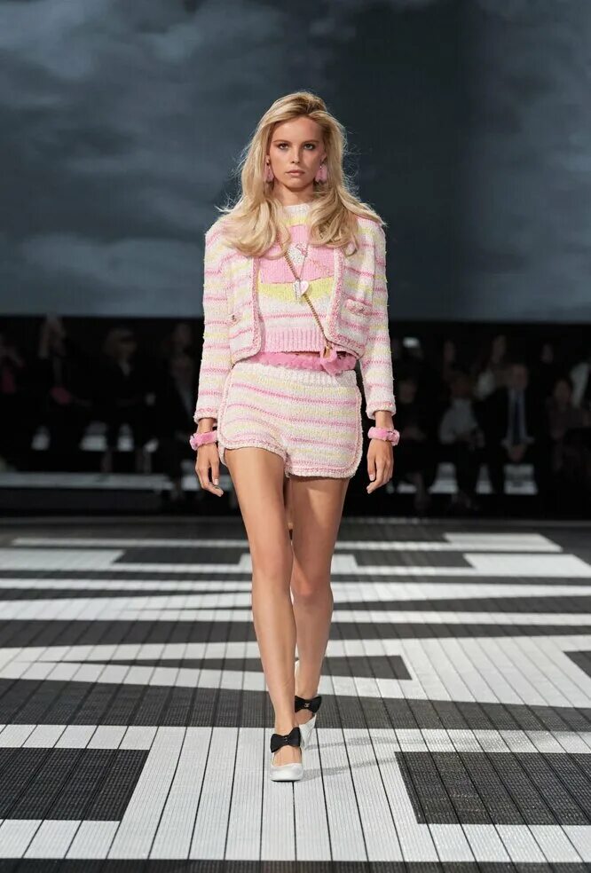 Шанель 2024. Коллекция chanel resort 2024. Показ высокой моды. Коллекция шанель осень 2023. Тканей мода 2023 национальный.