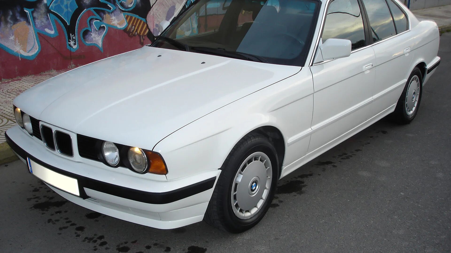 Е34 белая. BMW e34 белая. БМВ е34 белая. BMW e34 520i белая. БМВ 34 белая.