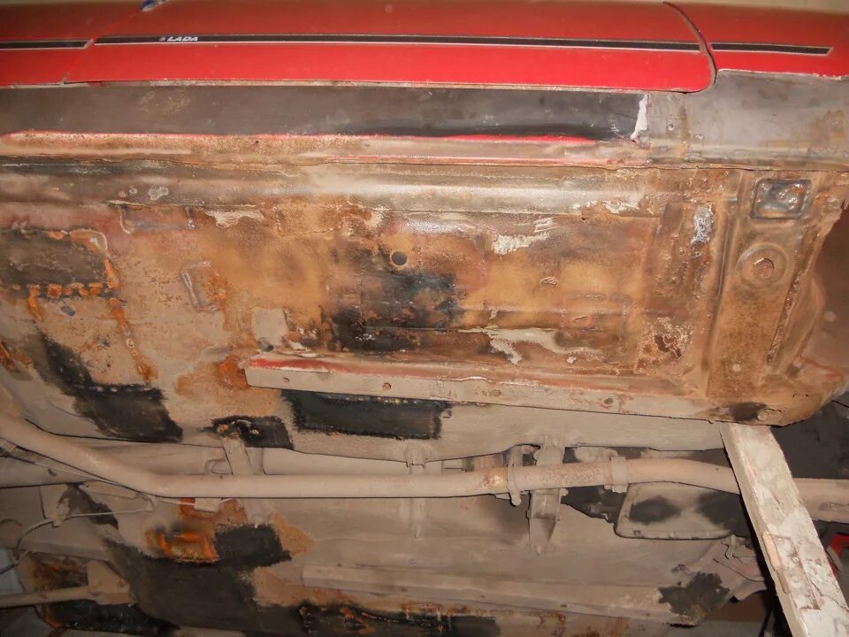 Лада 2105 днище. Сварка днища ваз 2105. Ваз 2107 днище кузова. Днища 2105. Днище ваз 2101.