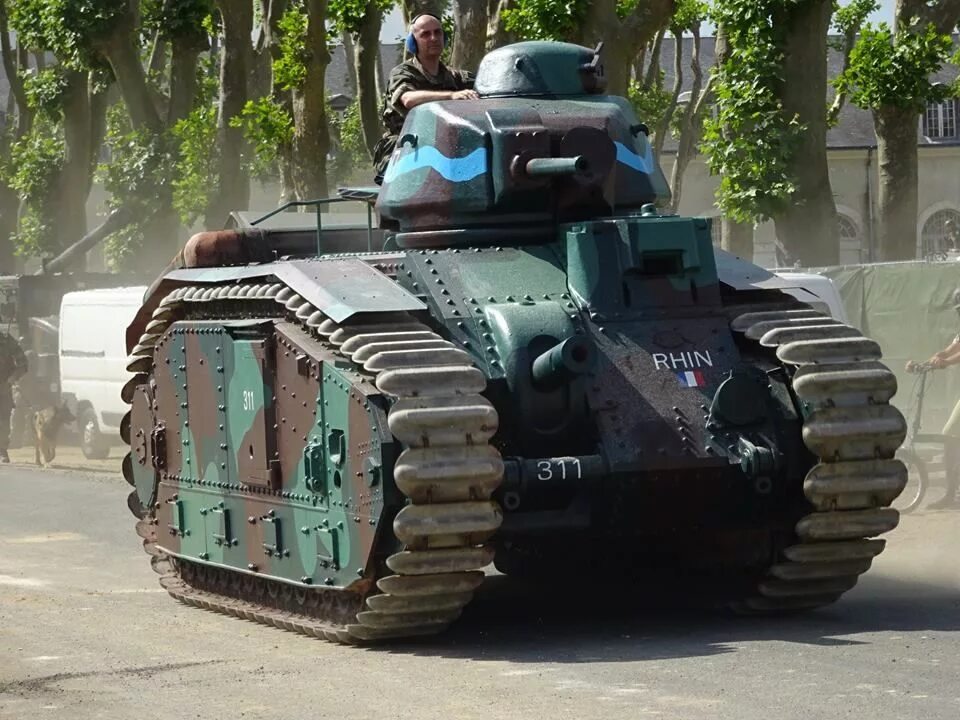 Char is c. Танк char 2c bis. французский танк char 2c. сверхтяжелый французский танк char 2c. танк fcm char 2c франция.