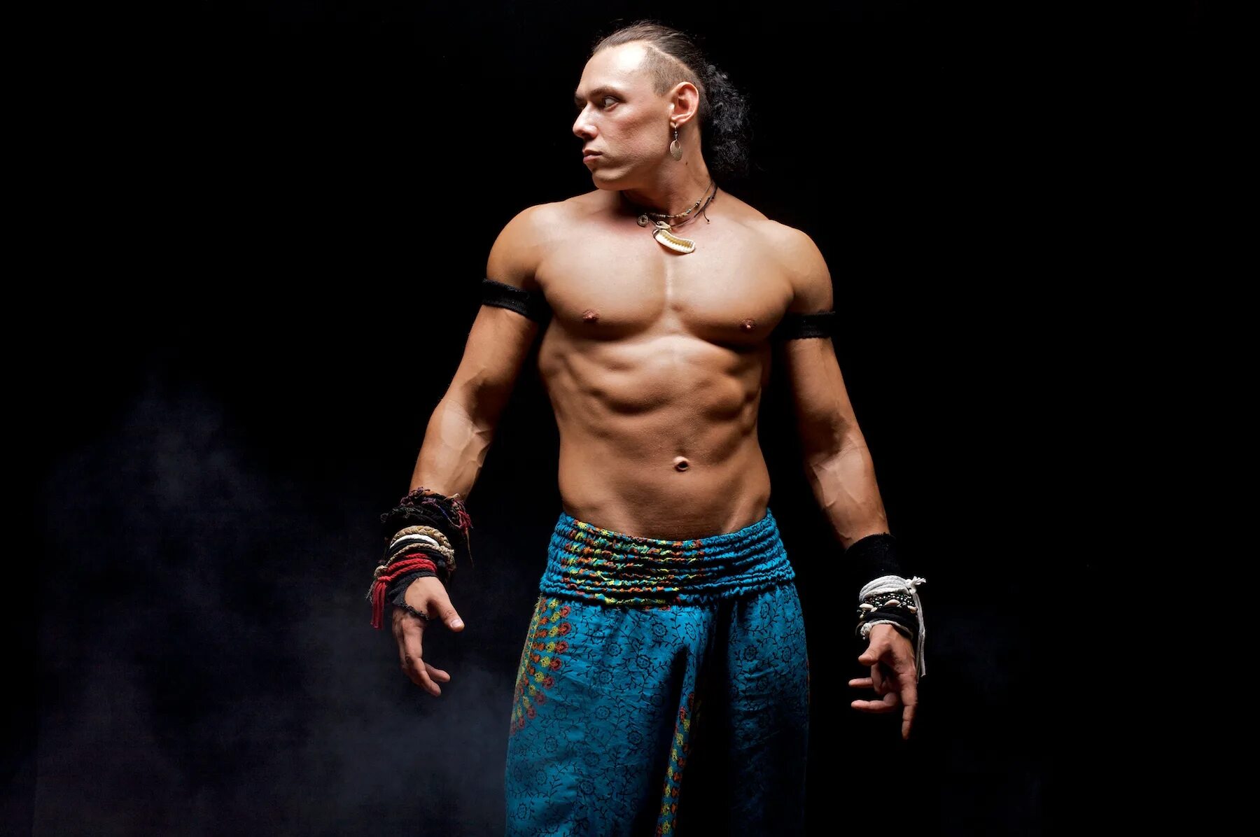 Конан варвар стриптизер. Сергей глушко стриптизер. Конан варвар стриптизер. Варвар шоу. Александр алексеев конан.