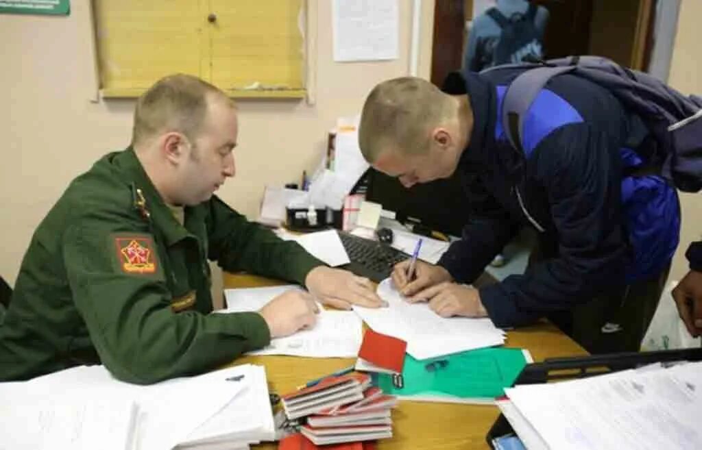 Воинский учет. Постановка на воинский учет. Воинский учет в военкомате. Что такое воинский учёт в армии. Переподготовка военнообязанных